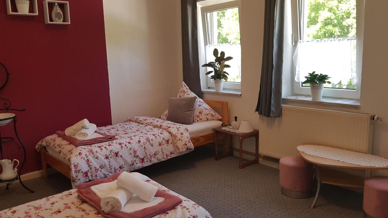 Gasthaus Alter Bahnhof Hotell Metzdorf Exteriör bild